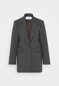 Blazer gris a medida con solapa con muesca, dos bolsillos delanteros y cierre con dos botones. Tejido de textura lisa con una forma estructurada.