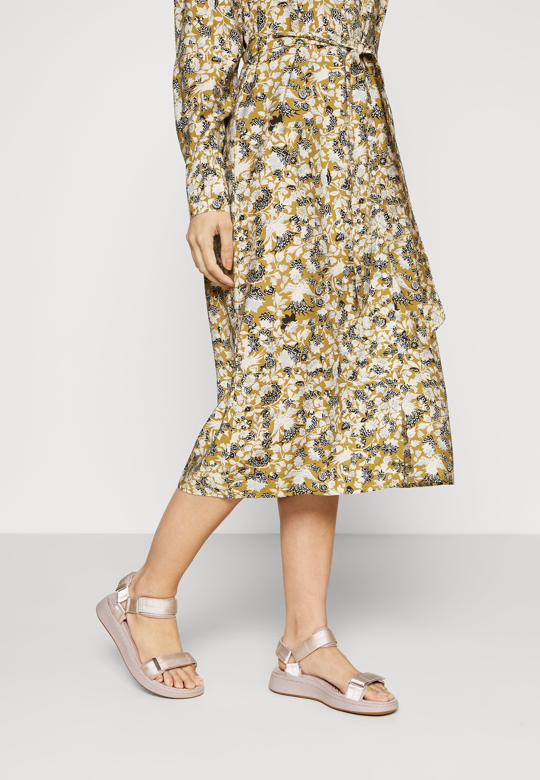 Multi WODEN Sandalen LINE | Omoda