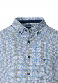 Korte mouwen overhemd met een blauw-wit geometrisch patroon, gemaakt van katoen, met een klassieke kraag en donkere knopen.