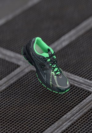 U1906 UNISEX - Baskets basses - dark silver metallic-coloured