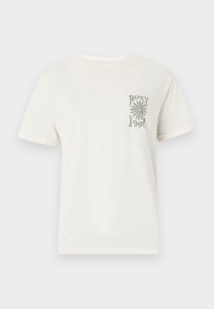 Weißes T-Shirt mit kurzen Ärmeln und rundem Ausschnitt, mit einer kleinen grauen Grafik einer Blume und dem Text "ROXY 1990" auf der linken Brust.