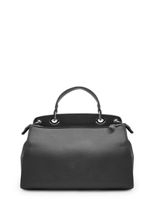 Borsa in pelle nera strutturata con una singola maniglia superiore e occhielli in metallo argentato vicino agli attacchi della maniglia.