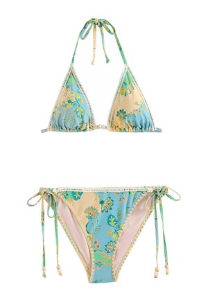 Blå og beige bikini med blomsterprint i to dele med trekanttop og bånd i siderne på trussen, med små perler i snoreenderne.