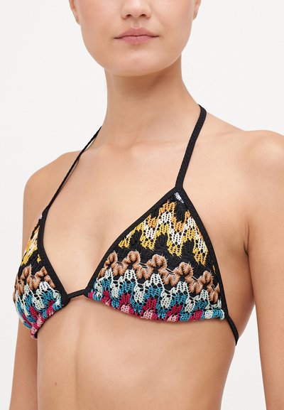 Schwarzer gehäkelter Bikini-Oberteil in Dreiecksform mit einem mehrfarbigen Zickzackmuster in Blau, Gelb, Braun und Pink. Verstellbare Nacken- und Rückenbänder.