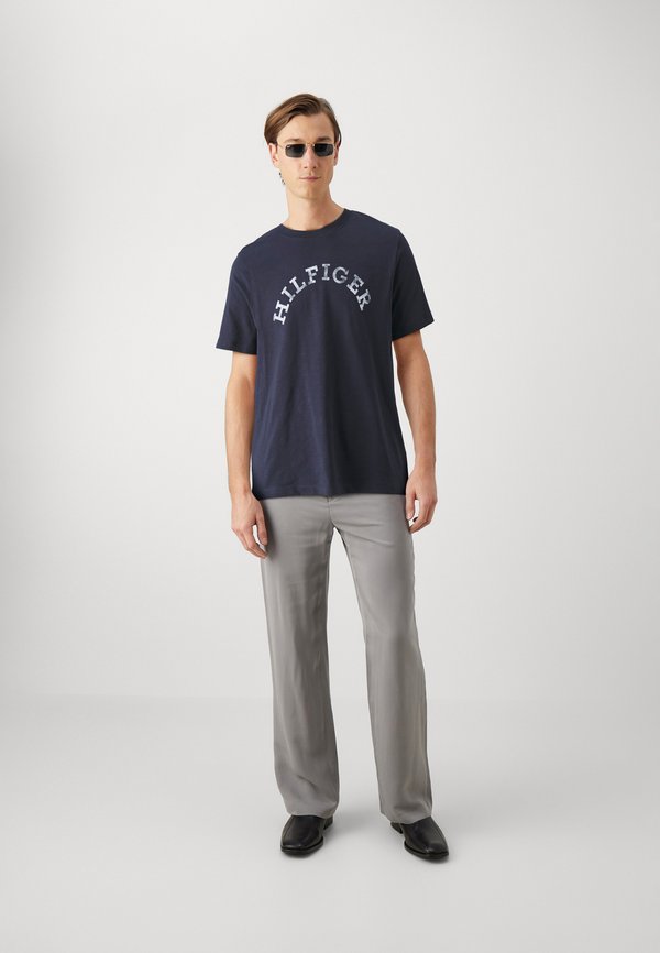 ARCHED TEE - Print T-shirt - desert sky4