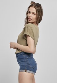 Urban Classics EXTENDED SHOULDER - Osnovna majica kratkih rukava - khaki
