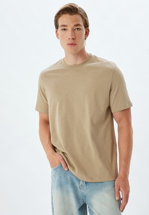 Beige kortærmet t-shirt i en afslappet pasform. Blødt bomuldsstof med en glat tekstur, rund halsudskæring, let buet kant.