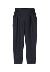 Donkerblauwe, lichte broek van geweven stof; heeft een elastische tailleband en taps toelopende pijpen met omslag.
