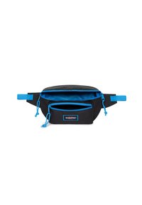 Černá látková ledvinka s modrými akcenty, která má jedno hlavní zipové kapsu a menší přední zipovou kapsu. Součástí je nastavitelné modré poutko.