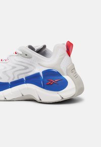 Reebok Classic ZIG KINETICA II UNISEX - Sapatilhas - white