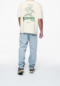 Pegador T-shirt med print - sand