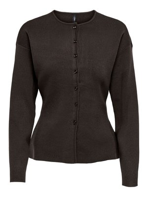 Cardigan lavorato a maglia a maniche lunghe di colore marrone scuro con scollo rotondo e chiusura frontale con bottoni, caratterizzato da una silhouette leggermente aderente.