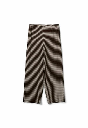Pantalon marron à jambes larges avec fines rayures blanches horizontales, taille élastique et longueur raccourcie.