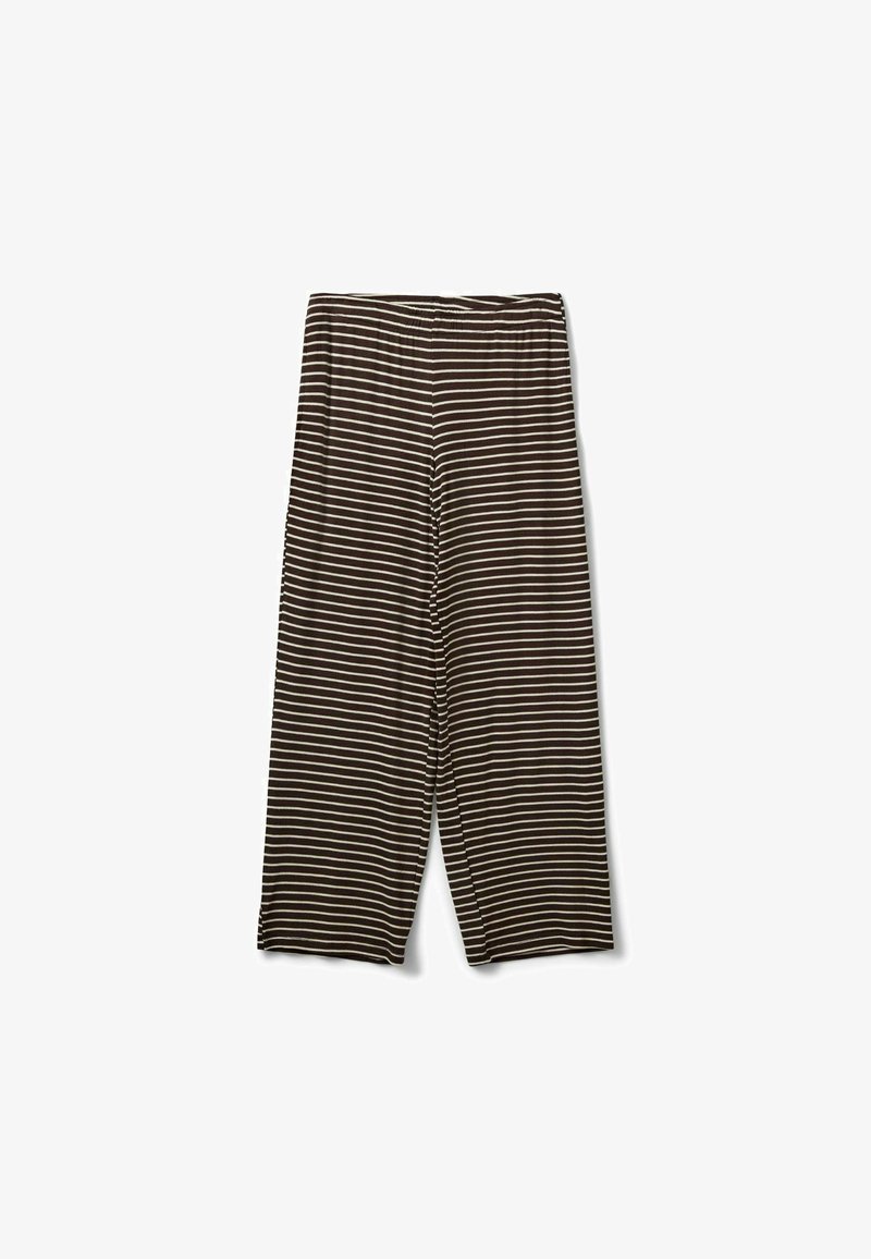 Pantalon marron à jambes larges avec fines rayures blanches horizontales, taille élastique et longueur raccourcie.