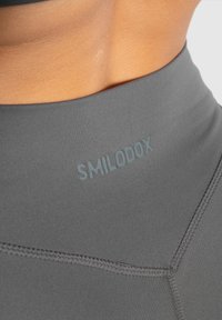 Smilodox ADVANCE PRO MID RISE YOGA SPORT FITNESS - Tights - dunkelgrau
