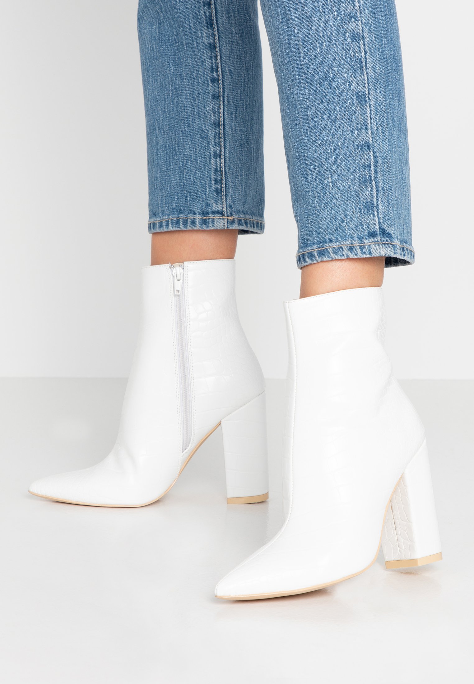 Nly by Nelly SLIM BLOCK BOOT Enkellaarsjes met hoge hak Nly by Nelly SQUARED TOE BOOT Enkellaarsjes met hoge hak