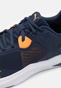 Puma DISPERSE XT 3 UNISEX - Scarpe da allenamento - club navy/clementine/white