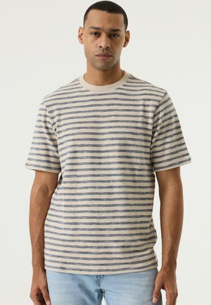 Gestreiftes T-Shirt mit kurzen Ärmeln in Beige mit marineblauen horizontalen Linien. Verfügt über einen Rundhalsausschnitt und weichen, strukturierten Stoff.