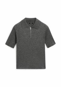Szara prążkowana koszulka polo z krótkim rękawem, wyposażona w kołnierz na suwak i teksturowane wykończenie. Projekt kładzie nacisk na prostotę i uniwersalność.