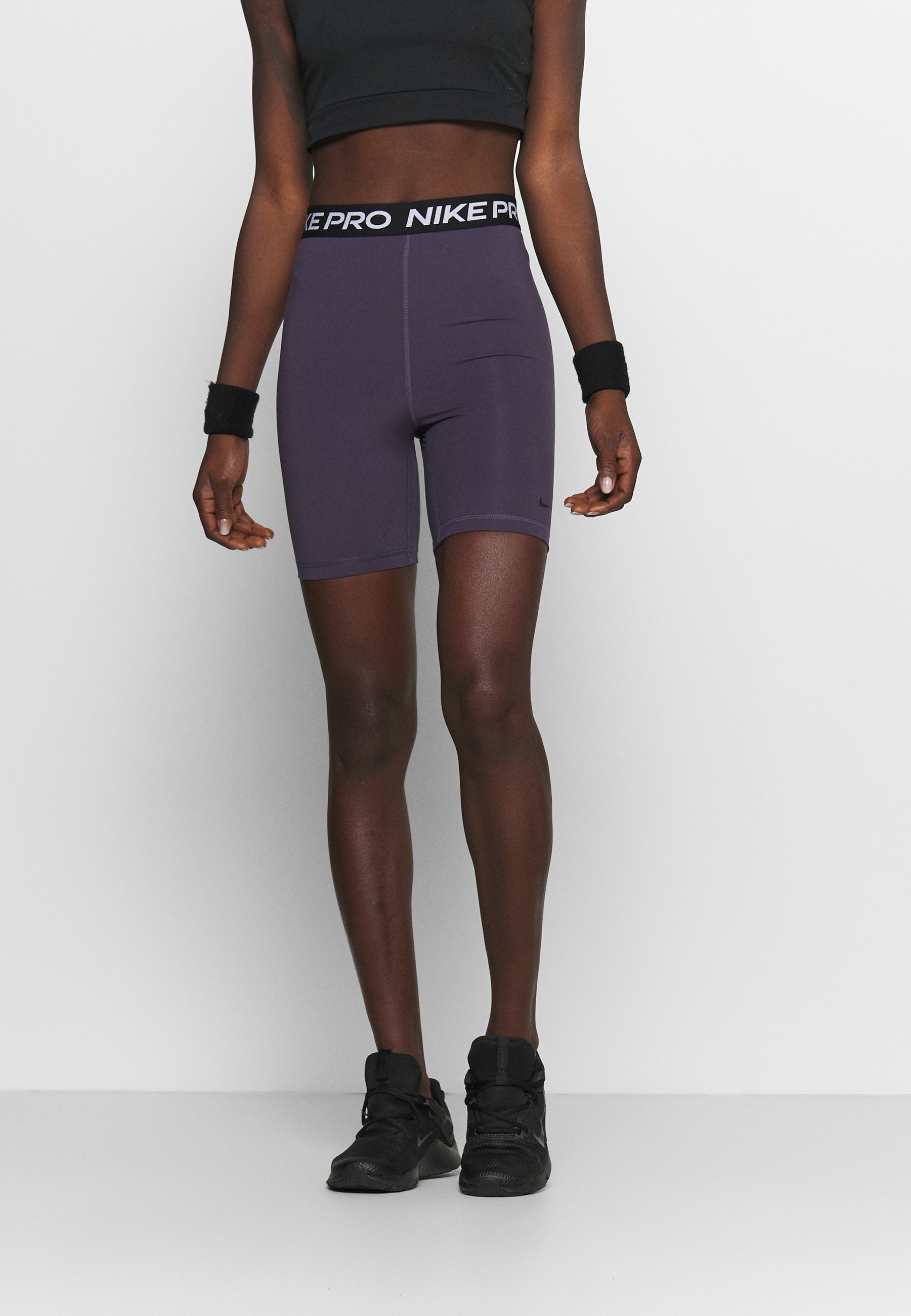 nike short leggings