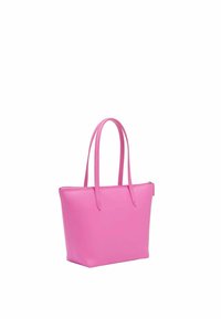 Sac fourre-tout en cuir rose avec deux longues poignées, forme structurée, texture lisse et fermeture éclair en haut pour un rangement sécurisé.