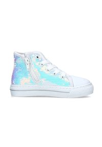 Sneaker alta con suola in gomma bianca. La tomaia è decorata con paillettes iridescenti nei toni del blu e del viola, e presenta una zip laterale per la chiusura.