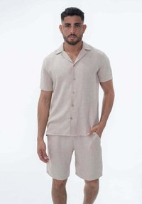 Non sélectionné, beige