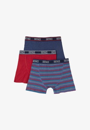 Drei Paar Herrenboxershorts in Blau, Rot und Blau mit mehrfarbigen Streifen, jeweils mit einem schwarzen Bund mit der Aufschrift FATFACE.