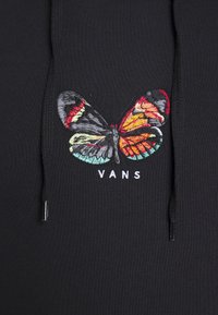 Felpa nera con cappuccio, caratterizzata da un design di farfalla ricamato multicolore con dettagli in rosso, arancione, giallo e teal, e il testo "VANS" sottostante.