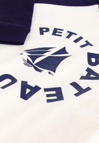 Petit Bateau Langarmshirt - milk soir