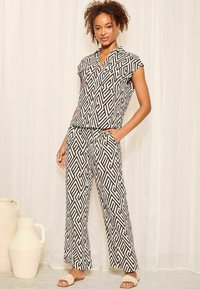 Friends Like These SHORT SLEEVE TEXTURED - REGULAR FIT - Camicia - black white