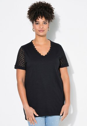 A-LINE V-NECK DETAIL - T-shirt print - black
