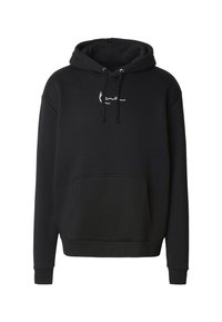 Sweat à capuche noir en tissu doux, avec une poche avant et un logo blanc sur la poitrine. Poignets et ourlet côtelés pour un ajustement sûr.