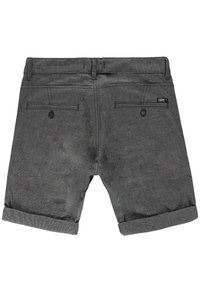 Grijze denimshorts van een gestructureerde stof, met een omgeslagen zoom, twee achterzakken en een klein logo-etiket op de tailleband.
