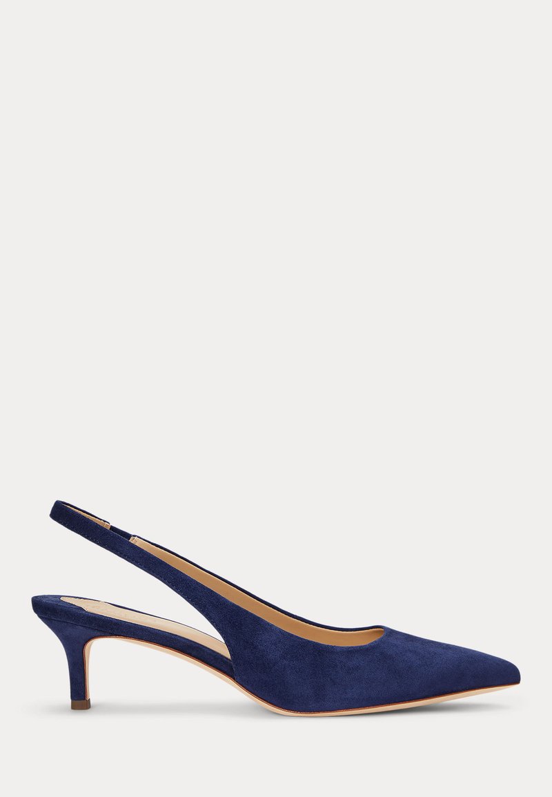 Mornarsko modri semiš slingback čevelj, zasnova s koničastim nosom, višina pete 5 cm, gladka tekstura in minimalistična konstrukcija.