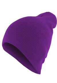 Gorro de punto morado con textura acanalada, mostrado sobre un fondo blanco.