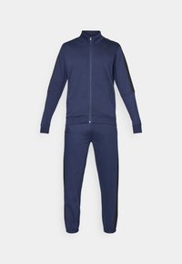 Fato de treino azul-marinho com um design ajustado. A jaqueta com fecho éclair apresenta um colarinho alto e riscas pretas nas laterais; calças de jogging correspondentes com punhos elásticos.