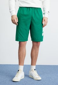 Nike Sportswear CLUB - Pantaloni de trening - malachite/white