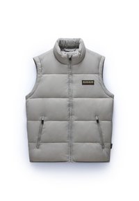 Gilet imbottito trapuntato grigio chiaro con collo alto, cerniera frontale e due tasche laterali. Caratterizzato da una toppa con logo sul petto e una texture liscia.