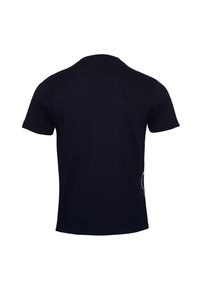 Camiseta negra de manga corta hecha de algodón con cuello redondo. La parte posterior presenta un diseño simple y sin adornos.