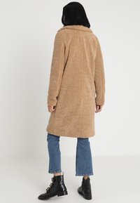 Vero Moda Tall Abrigo clásico - light brown