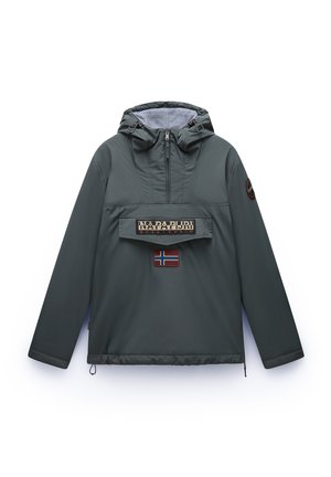 Anorak-Jacke in Dunkelgrau, mit Kapuze, halbem Reißverschluss, Fronttasche mit Logo und Norwegerflaggen-Patch. Glatte Textur.