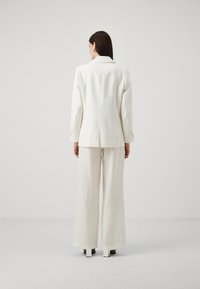 Malina VERA FITTED - Blejzer - white