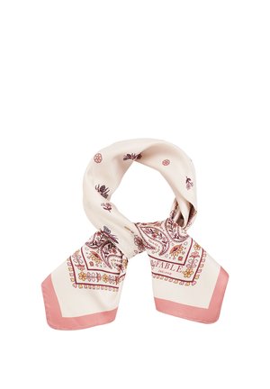 Lichtroze zijden sjaal met bloem- en paisley-patronen, los gestrikt in een knoop, met een merklogo nabij één rand.