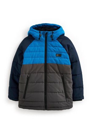 Veste d'hiver matelassée pour enfants en bleu, marine et gris avec capuche, fermeture éclair frontale, deux poches zippées et cordons réglables à la capuche.