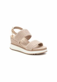Sandali con zeppa beige, dotati di cinturini intrecciati, fibbia alla caviglia regolabile, soletta imbottita e suola in gomma bianca con motivo a zigzag.