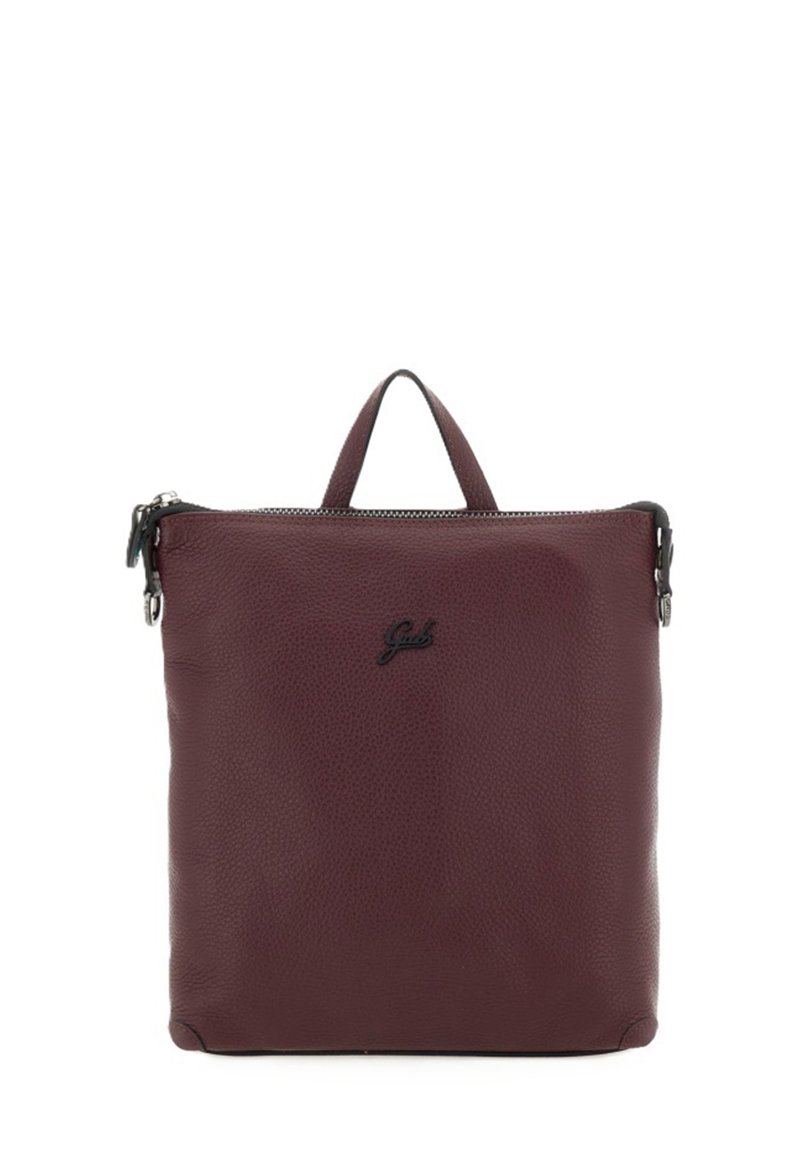 Borsa in pelle bordeaux con finitura testurizzata, chiusura con cerniera e manico superiore. Presenta un logo discreto sul davanti. Forma rettangolare.