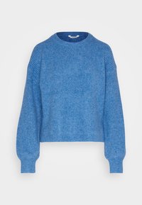 Blauer Strickpullover mit Rundhalsausschnitt, langen Ärmeln und gerippten Abschlüssen. Hat eine weiche Textur und einen lockeren, verkürzten Schnitt.