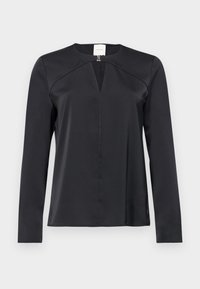 Blouse noire à manches longues avec un col rond et une fente à l'avant. Texture lisse avec des lignes épurées et un minimum de détails.