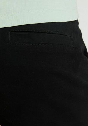 NATE.S GAMMA - Shorts - black